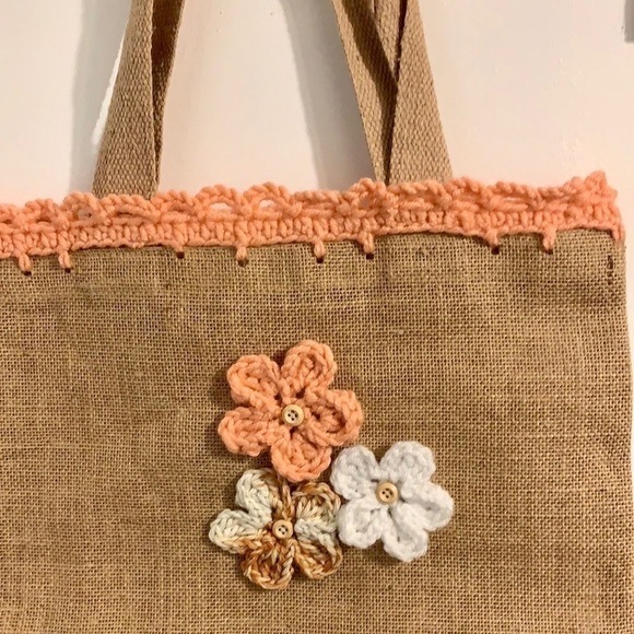 Hand Crafted Burlap straw top handle wicker Tote Bag  with Crochet Flower Detail - Picture 12 of 13